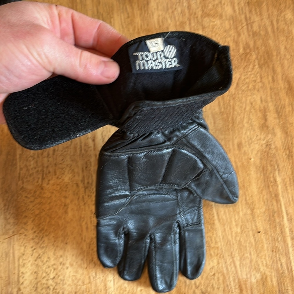 Black Men's Gloves - Picture 7 of 10